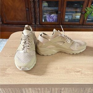 Nike Beige Men's Sneakers